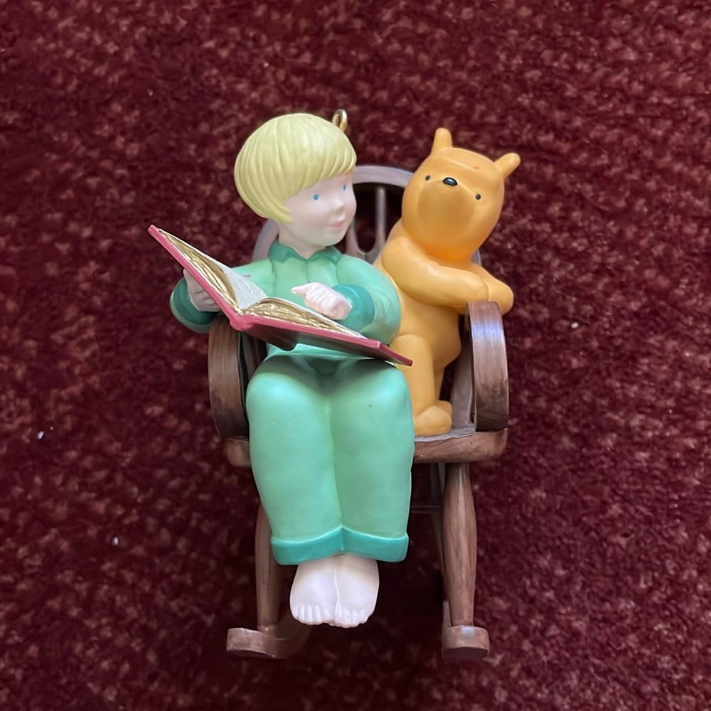 2001 Hallmark Keepsake Disney A Story for Pooh Ornament